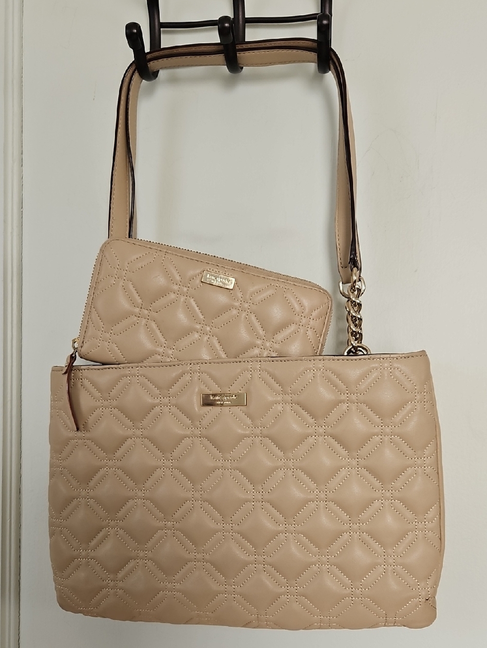 Like New Kate spade Quilted Beige Leather Shoulder Bag with Matching Wallet